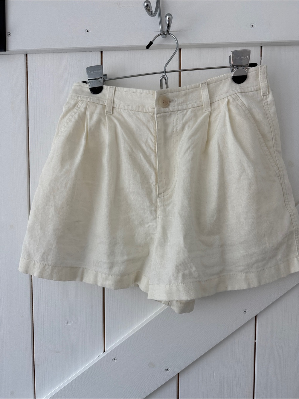 Uniqlo High-Waist Cream Pleated Women's Shorts